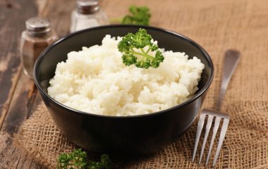 Медики предупреждают: вареный рис может содержать яд