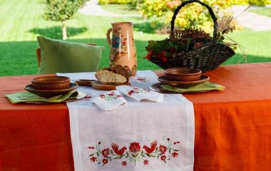 Как отстирать пятна со скатерти: это должна знать каждая хозяйка
