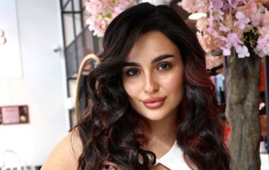 Анна Тринчер показала шрамы после увеличения груди и призналась, сожалеет ли об операции