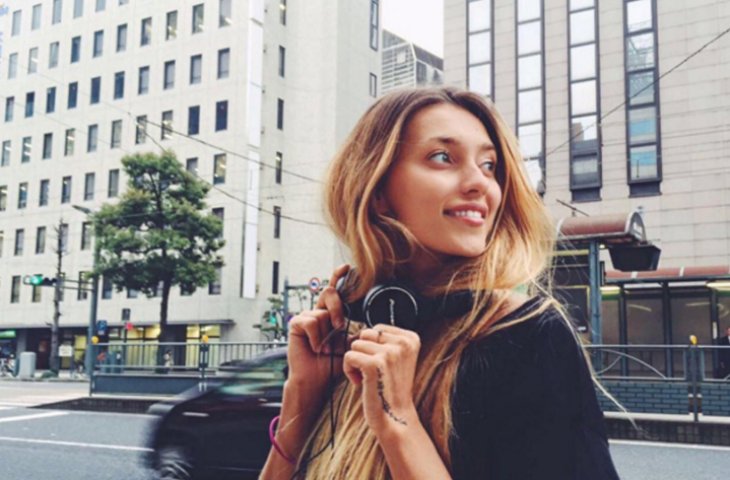 Регина Тодоренко похвасталась фигурой на пляже Калифорнии  