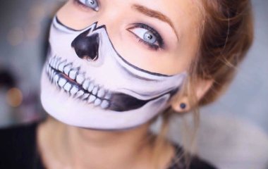Забудьте о колхозных ресницах: названы антитренды макияжа 2022 года (фото)