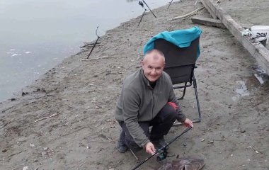 Рибалка не повірив очам: у притоці Дунаю спіймали осетра, який вважався зниклим