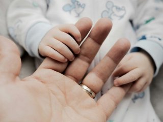 Як назвати дитину, яка народилася у листопаді: красиві та щасливі імена для хлопчиків і дівчаток