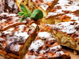Бисквитный пирог с яблоками: рецепт вкусного десерта