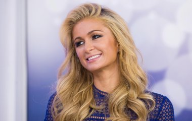 Пэрис Хилтон надела платье с огромным бантом