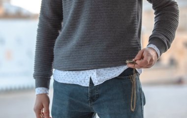 Які предмети не можна носити в кишенях і чому: про це майже ніхто не знає