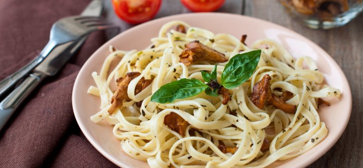 Ароматна пісна паста з грибами: добавки попросять усі