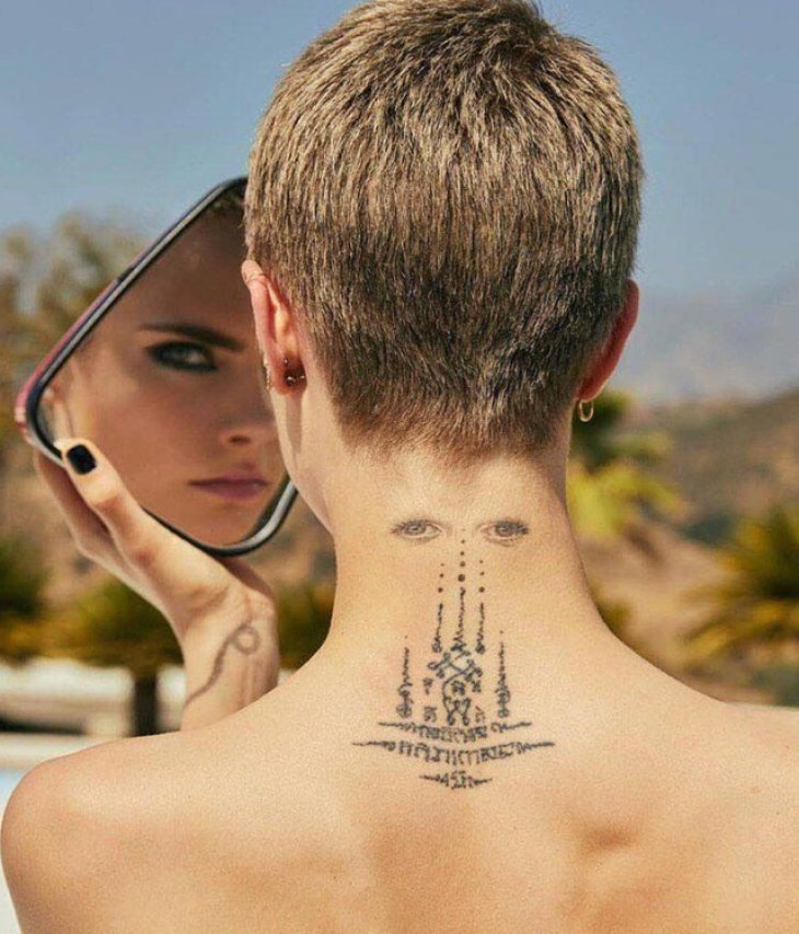 Кара Делевинь показала новую татуировку с орфографической ошибкой