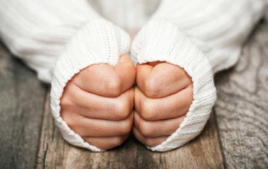 Лікар-невролог попередив про яку проблему зі здоров'ям кажуть холодні руки