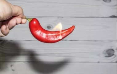 Гастрит з'являється не від цього: Гастроентеролог розвіяла міфи про гостру їжу