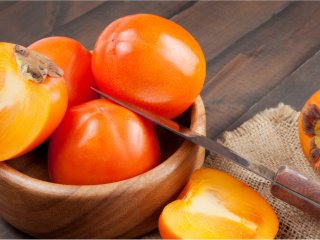 Польза и вред хурмы для организма: кому можно, а кому нельзя ее есть