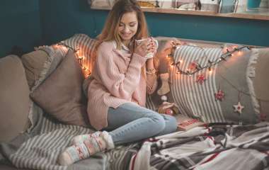 Модный тренд сезона — свитер со шнуровкой, фото