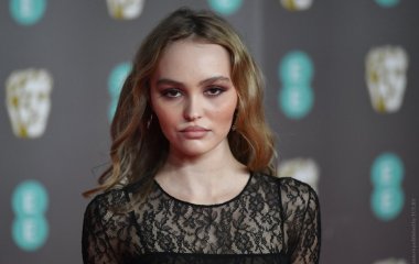 Дочь обвиняемого в насилии Деппа оголила свою лысую впадинку