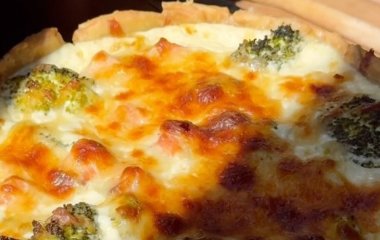 Класика французької кухні: рецепт кіша з лососем і броколі