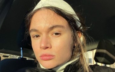 Возлюбленная Дантеса Даша Кацурина задрала футболку и засветила обнаженный бюст