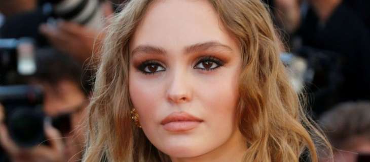 Как дочь Деппа зажигает на отдыхе