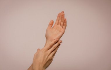 Експерти назвали 4 простих способи позбутися сухої шкіри рук