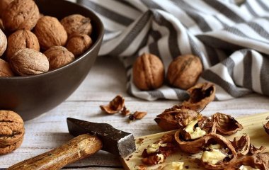 Лайфхак, який змінить твоє життя: як за 3 хвилини почистити волоські горіхи – без ножа та молотка