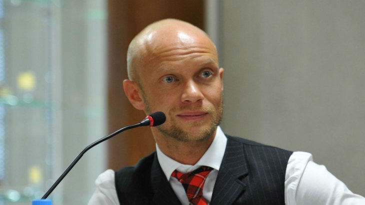 Дмитрий Хрусталев появился в «Вечернем Урганте» после слухов о критическом состоянии