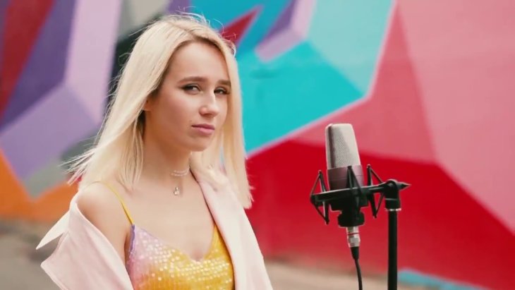 Клава Кока побывала на малой родине