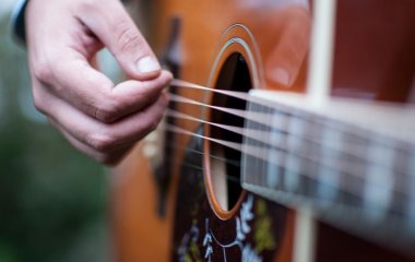 Чому пісні постійно застрягають у голові: вчені розгадали цю таємницю