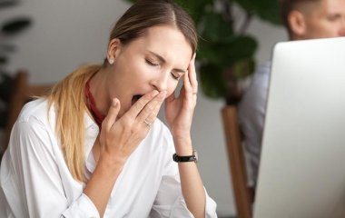 Сомнолог пояснив збільшення апетиту від недосипання