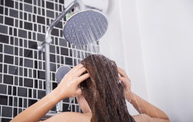 Названо 5 привычек, которые вынуждают вас мыть голову чаще