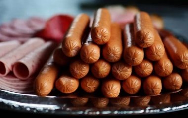 Дієтолог попередив про прихований жир у ковбасі та сосисках