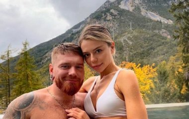 Александр Кривошапко под трек российского исполнителя показался в страстных объятиях новой девушки