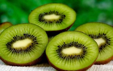 Як правильно їсти ківі — зі шкіркою чи без: пояснення експертів