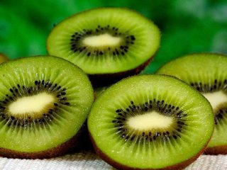 Як правильно їсти ківі — зі шкіркою чи без: пояснення експертів