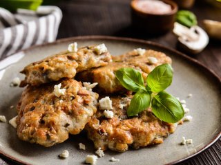 Свекольные котлеты с творогом: идеально для того, чтобы разнообразить детское питание