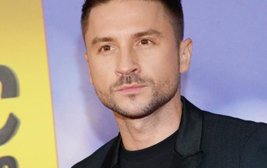 Покоривший гей-клуб Лазарев показал фото с любимыми