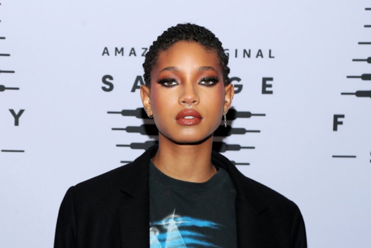 20-летняя Уиллоу Смит побрила голову во время выступления