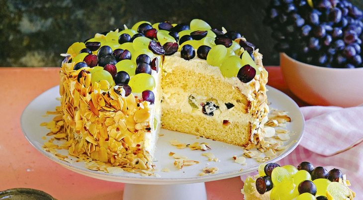 Вкусный и нежный десерт: рецепт творожный торта с виноградом