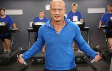 Вячеслав Узелков рекламирует чипсы