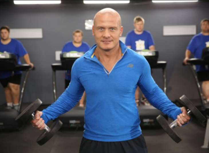 Вячеслав Узелков рекламирует чипсы