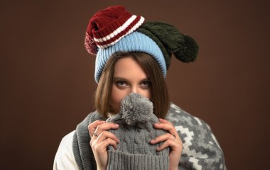Лікарі розповіли, які шапки викликають лисину