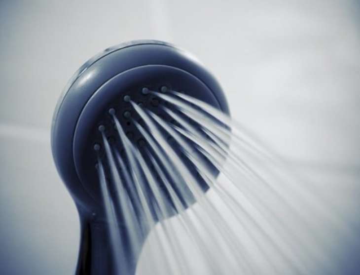 Названы пять причин не мыться слишком часто в душе