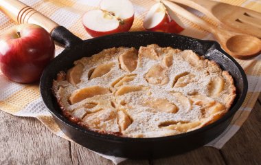 Яблучний пиріг без олії: всього 15 хвилин підготовки, а за годину чарівний результат