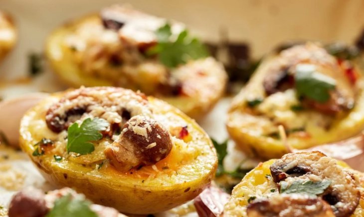 Картопляні човники з курячим фаршем: смачні рецепти на щодня та свято