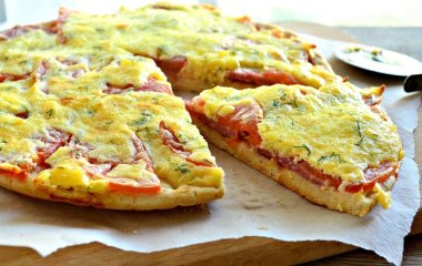 Готовим легкую пиццу из кабачков