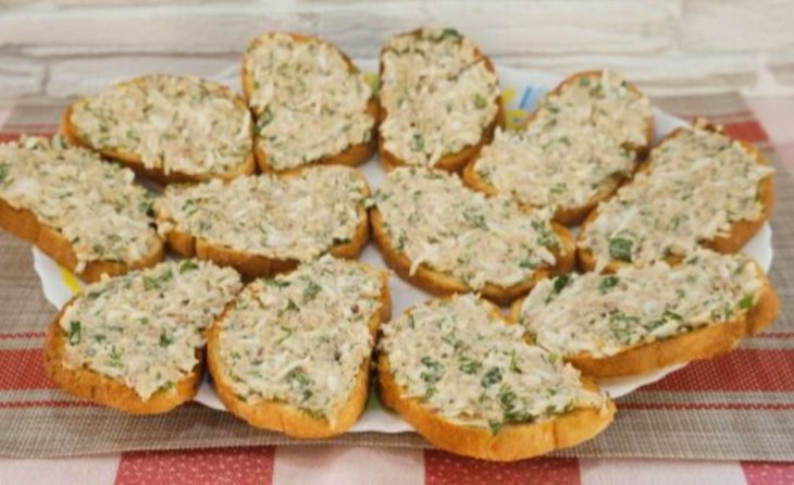 Готовим быстро! Гренки с сардиной и яйцом