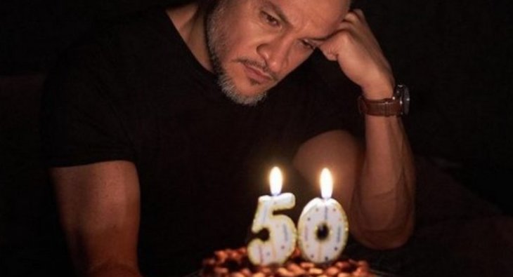 Эктор Хименес-Браво отметил юбилей: дорогой ресторан и танцующие девушки