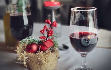 Імунолог розповів, чи може червоне вино захистити від ковіда