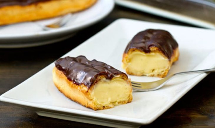 Эклеры с заварным кремом и в шоколадной глазури