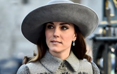 Кейт Миддлтон учит детей обниматься 