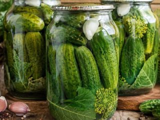 Яку зелень треба класти під час консервації, щоб банки не «зривали»: секрети господинь