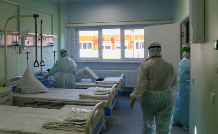 Вчені з'ясували, що літні носії коронавірусу часто страждають від гарячки