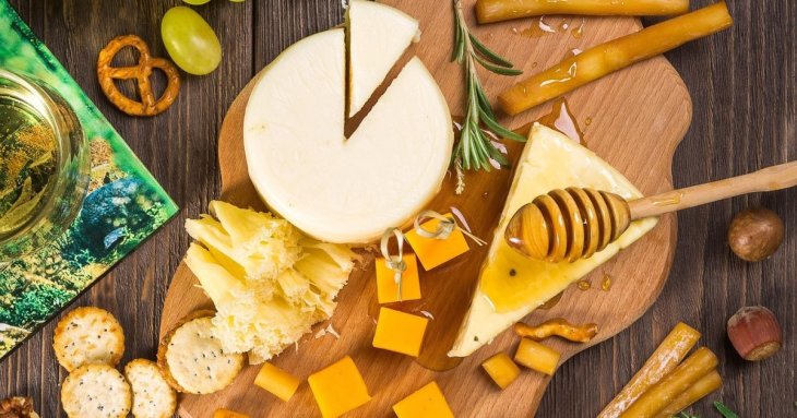Якщо не спиться: дієтологи назвали найкращі продукти для перекушування ввечері, щоб сон був міцним